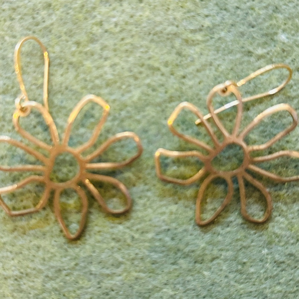Gold Daisy Earrings